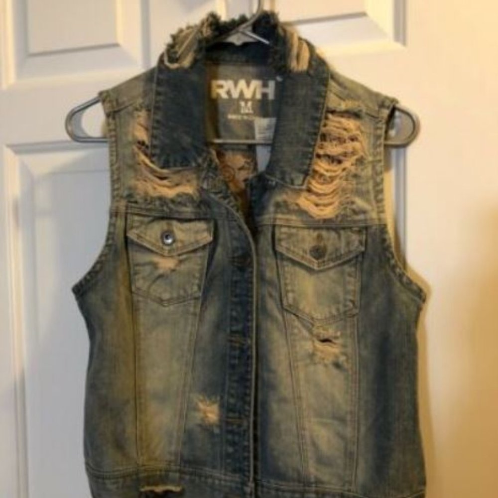 NWT RWH Jean Vest. Crochet Detail. Medium